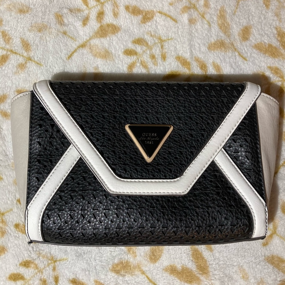 Guess Purse - Picture 3 of 14